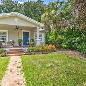 charming-tampa-home-with-outdoor-lounge-area.hotelstampa.org/
